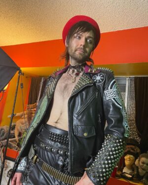 Cig Neutron Instagram - My pal Auggy @rannieaugogo and I Had the honor of seeing the @bouletbrothers perform with the cast of @bouletbrothersdragula last night. It was such an incredible show. I finally got to rock my legendary magiqkal jacket I commissioned from @battle.jacket.bill seriously ya’ll check out Bill’s work, an absolute master artisan. This jacket has so much soul and magiqk put into it. And I highly recommend getting one from Bill. 

#dragula #bouletbrothers #battlejacket #battlejackets #occult #chaos #order #esoteric