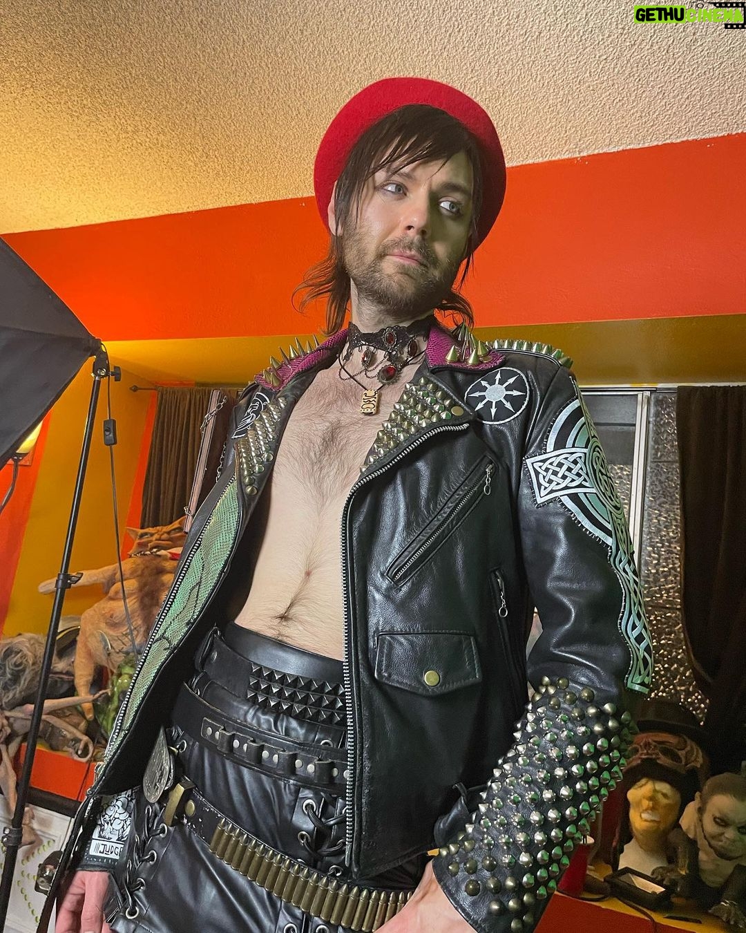 Cig Neutron - 1.6K Likes - My pal Auggy @rannieaugogo and I Had the honor of seeing the @bouletbrothers perform with the cast of @bouletbrothersdragula last night. It was such an incredible show. I finally got to rock my legendary magiqkal jacket I commissioned from @battle.jacket.bill seriously ya’ll check out Bill’s work, an absolute master artisan. This jacket has so much soul and magiqk put into it. And I highly recommend getting one from Bill.
#dragula #bouletbrothers #battlejacket #battlejackets #occult #chaos #order #esoteric