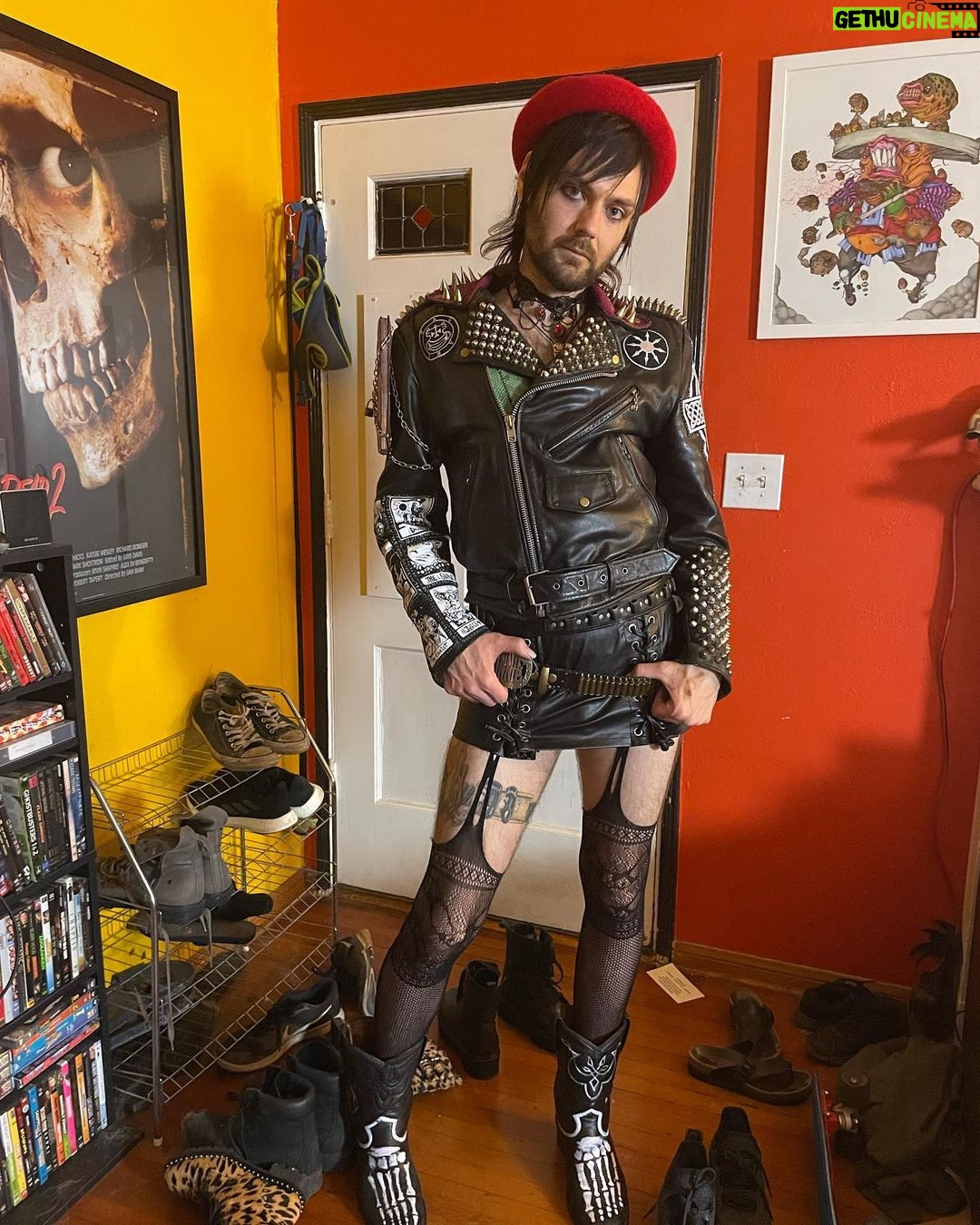 Cig Neutron - 1.6K Likes - My pal Auggy @rannieaugogo and I Had the honor of seeing the @bouletbrothers perform with the cast of @bouletbrothersdragula last night. It was such an incredible show. I finally got to rock my legendary magiqkal jacket I commissioned from @battle.jacket.bill seriously ya’ll check out Bill’s work, an absolute master artisan. This jacket has so much soul and magiqk put into it. And I highly recommend getting one from Bill.
#dragula #bouletbrothers #battlejacket #battlejackets #occult #chaos #order #esoteric