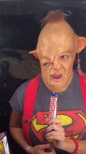 Cig Neutron Instagram - Hey #babyruth! #sfxmakeup on me by @cigneutron at @monsterpaloozaofficial for @ppipremiereproducts 2017. #cosplay #costume #halloween