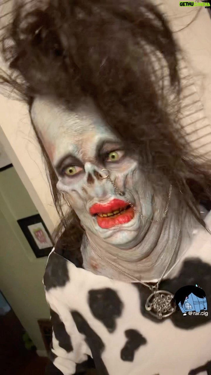 Cig Neutron Instagram - It’s not a phase. #auggy #sfxmakeup @cigneutron @bizarroaugogo