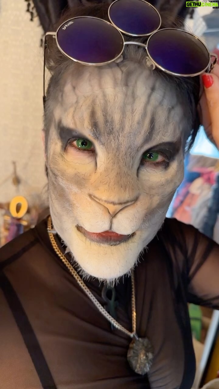 Cig Neutron - 465 Likes - Le sigh #goddessmeowmeow #sfxmakeup by @cigneutron @bizarroaugogo #cosplay