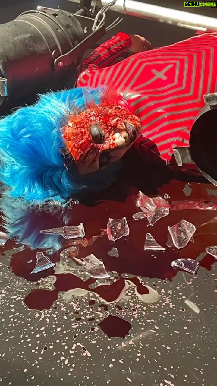Cig Neutron - 725 Likes - It was an honor to do @jarvis.hammer ‘s makeup for @bouletbrothersdragula here’s a few photos of it in color. I didn’t have a lot of time to prep so I used 3rd degree silicone to create the wound and painted it with @ppipremiereproducts skin illustrators. major shoutout to @cldorson for capturing such a cinematic sequence. She’s an incredible cinematographer so excited for you to see what else she captured this season.
If ya’ll are interested I’m teaching an online prosthetic application class that comes with a full face prosthetic sculpted by me! L1nk in my bio for more info!
#dragula #fx #makeup #makeupfx