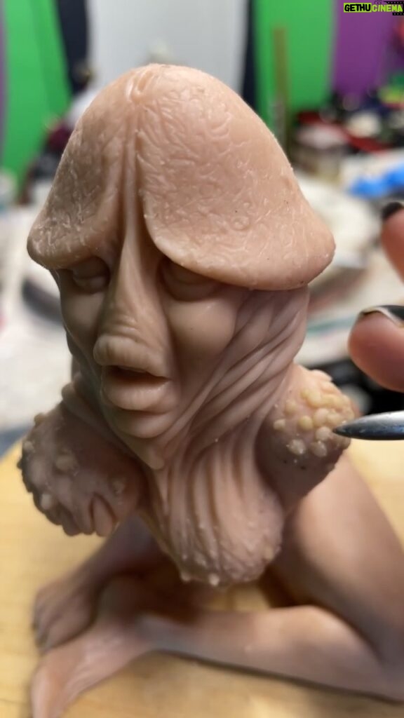 Cig Neutron Instagram - Adding the finishing details on the Dixie. These babies will be available very soon so keep on the lookout for the announcement coming in the next day or so. Makes a great #valentinesdaygift #valentinesday #gift #art #sculpture #BizarroAuGoGo #sculpting #live