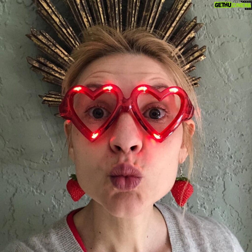 Claire Danes Instagram - Happy Vday! #xoxo