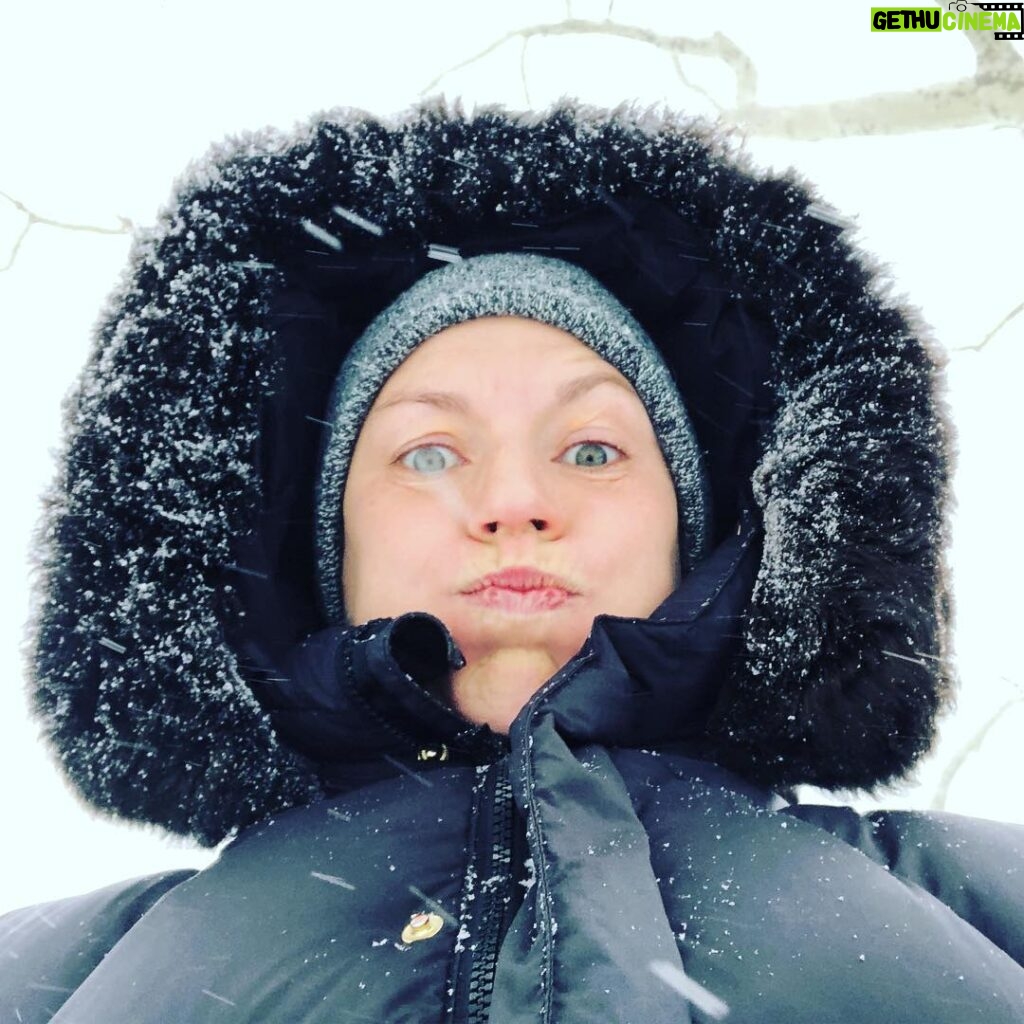 Claire Danes Instagram - Mommy’s very cold and she wants to get inside and eat soup.
