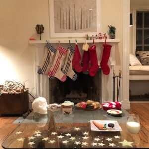 Claire Danes Instagram - And to all, a good collapse! 🎄🎁😘