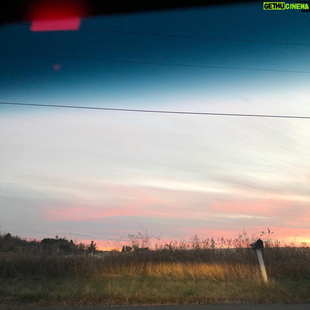 Claire Danes - 2.6K Likes - Oh, bye bye, sweet country air. #backtowerk
