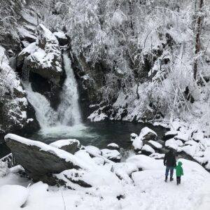 Claire Danes Instagram - Was getting pretty stoked about spring, but, you know, winter still has it’s charms. #bashbish