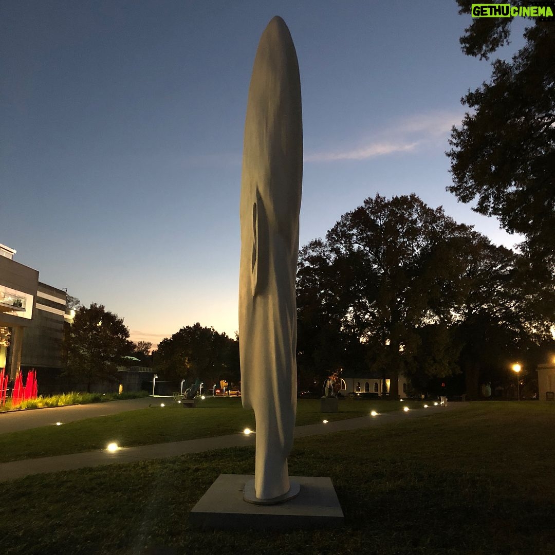 Claire Danes - 2.5K Likes - Chloe in the (almost) dark. #swipe
#jaumeplensa #vmfa