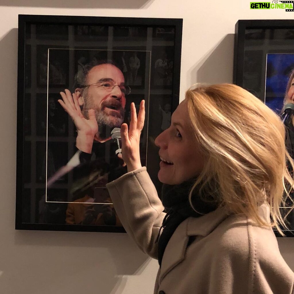 Claire Danes Instagram - High-fiving my main Mandy during a trip to The Public Theatre, where I saw Kings, which I thought was terrific. How’s that for a sentence?! #thepublictheater #i❤ny
