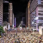 Claudia Leitte Instagram - Ah, que coisa linda! Tive a honra de fazer o Réveillon na Paulista! Meu coração explodindo feito os fogos, uma multidão sem fim e um espetáculo de público! Obrigada, Sampa, pela magia de cantar no coração da cidade, num momento tão especial! … eu me vesti com an Aurora do céu paulistano! 😊 Feliz Ano Novo, Brasil!! 🇧🇷 Que nossos sonhos, pensamentos e planos estejam alinhados com os de Deus! Amo vocês! 2024, aperte os cintos porque a gente chegou com tudo! Te amo, #Sampa! @prefsp @smculturasp @alinetorressp @prefeitoricardonunes parabéns pelo evento lindo e, mais uma vez, Valeu!!! 🙏🏻