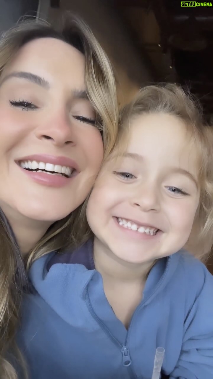 Claudia Leitte Instagram - Ela achou que era foto! 😂😂😂😂😂
