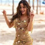 Claudia Leitte Instagram - Hoje eu só quero amor! Chega de sofrer! Vou ver o sol nascer! Tristeza acabou! Pra frente é que se vai! Uma música feita de interjeições e onomatopeias… 🤭 chic e simples! Chic porque é simples! 🕶️