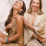 Claudia Leitte Instagram - É chegada a hora de conhecer as belezas da minha collab com a marca @barbaraportoacessorios. A Coleção Elos, é mais que especial, é a união de universos: o meu com o de Bárbara. É com muito orgulho que compartilho essas peças que não são apenas acessórios, são elos que nos conectam à beleza, elevam a autoestima e transformam cada look. Convido vocês a se encantarem com a Coleção Elos. Acreditem, será amor à primeira vista! 💫✨ #ColeçãoElos #ClaudiaLeitte #BarbaraPortoAcessórios #semijoias #ClaudiaLeitteXBarbaraPorto #publicidade