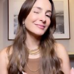 Claudia Leitte Instagram - Intensidade, reviravoltas, três mulheres se apoiando mutuamente… e quando você pensa que algo aconteceu, tudo se transforma🤩! A superprodução da Marvel chegou aos cinemas e eu tô doida pra assistir! Pelo trailler já vi que o filme tá massa… um trio de mulheres fortes e incríveis, pra gente vibrar junto e se inspirar 💙💙💙!!!! #AsMarvels, uma superprodução da Marvel Studios, hoje nos cinemas. Garante seu ingresso e bora!!! @marvel #AsMarvels #Publicidade