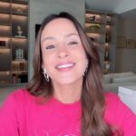Claudia Leitte Instagram – Talvez vocês não saibam, mas sempre quis ser bailarina🩰 ! E ser cantora me deu a oportunidade de me expressar dançando. Acredito que a música, a arte, a dança podem mudar a vida das pessoas, especialmente a vida das novas gerações. E é por isso que essa campanha me tocou demais💜🤩! 

O Bolshoi Brasil tem a missão de formar artistas e cidadãos, realizando sonhos de forma acessível. Ofertam formação técnica, artística e cultural por meio de ensino totalmente gratuito. 

Convido vocês a seguirem o perfil @escola_bolshoi e ficarem ligados nas oportunidades! 

Bolshoi Brasil. A dança nos acompanha!
