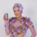 Claudia Leitte Instagram - Adoro vinho porque não precisa de um ocasião especial para beber, ele faz a ocasião ser especial 🍷 Essa retrospectiva é para marcar 1 ano ao lado da @artsevinhos os melhores vinhos em lata que você vai experimentar. Uma marca linda, moderna e jovem, que tenho o maior orgulho de fazer parte 💜 Se é para valorizar o que é nosso, trocar a formalidade de beber vinhos pela diversão e apoiar uma mulher empreendedora @jaquelinebarsi eu to dentro 🫶 #bebacommoderação #proibidoparamenores 📸: @nara