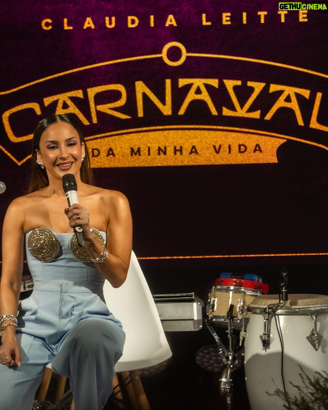 Claudia Leitte Instagram - #OCarnavalDaMinhaVida começa na madrugada de hoje com #Liquitiqui, embala o #VeraoDosMeusSonhos, aterrisa no #BaileDoRosewood, invade o circuito Barra-Ondina e desembarca na @vibrasaopaulo, dias 08 e 09 de abril. Mas, a gente tá só começando, né, @opusentretenimento ?!