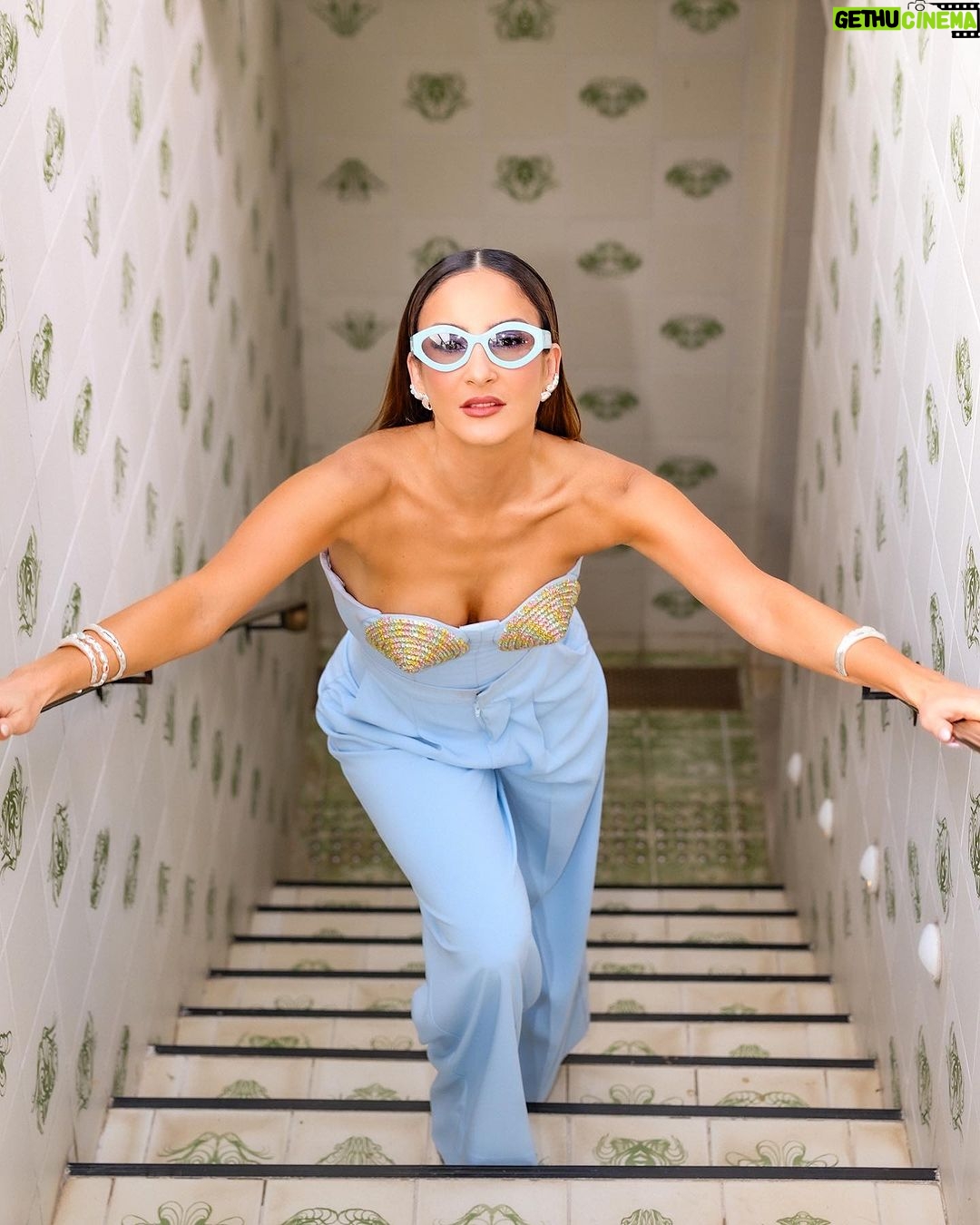 Claudia Leitte Instagram - #OCarnavalDaMinhaVida começa na madrugada de hoje com #Liquitiqui, embala o #VeraoDosMeusSonhos, aterrisa no #BaileDoRosewood, invade o circuito Barra-Ondina e desembarca na @vibrasaopaulo, dias 08 e 09 de abril. Mas, a gente tá só começando, né, @opusentretenimento ?!