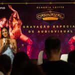 Claudia Leitte Instagram - #OCarnavalDaMinhaVida começa na madrugada de hoje com #Liquitiqui, embala o #VeraoDosMeusSonhos, aterrisa no #BaileDoRosewood, invade o circuito Barra-Ondina e desembarca na @vibrasaopaulo, dias 08 e 09 de abril. Mas, a gente tá só começando, né, @opusentretenimento ?!
