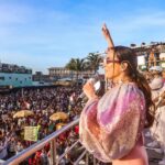 Claudia Leitte Instagram - Um pouco de pré-caju, difícil resumir 05 horas em um carrossel. Ainda em êxtase com tudo o que vivemos ontem, vocês me deram tanto amor, obrigada, Aracaju! ❤️ Pré-caju, até logo. 📸: @nara