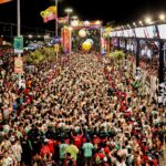 Claudia Leitte Instagram - Um pouco de pré-caju, difícil resumir 05 horas em um carrossel. Ainda em êxtase com tudo o que vivemos ontem, vocês me deram tanto amor, obrigada, Aracaju! ❤️ Pré-caju, até logo. 📸: @nara