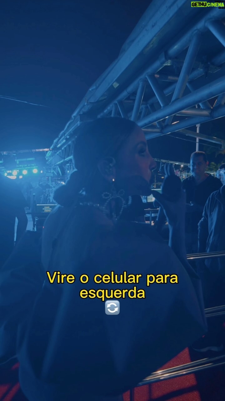 Claudia Leitte Instagram - Mensagem especial para você passando no seu feed. ❤️