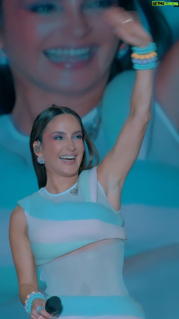 Claudia Leitte Instagram - Foi massa, #FluiSP!!! Valeu!!! 🧸🌻💦 consciência e música!!!
