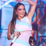 Claudia Leitte Instagram - Ainda não recebi todas as fotos de ontem, mas, acordei ainda mais grata porque o #FluiSP foi espetacular! Sinto-me honrada em participar de um evento cujo objetivo principal é levar informação às pessoas através da arte. A água é um recurso precioso que sustenta a vida em nosso planeta e a música nos conecta de forma poderosa. Parabéns à @dancarmarketing por todo profissionalismo, pela criatividade e megaestrutura do evento! Muito obrigada pelo carinho! Foi incrível! #SABESP50Anos 💦