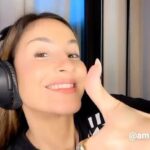 Claudia Leitte Instagram - “Eu quero ter um milhão de amigos e bem mais forte poder cantar” Pra celebrar os 30 anos do Amigos do Bem, eu tenho um desafio pra quem é mais que amigo, pra quem é Amigo do Bem! Você já conhece os Amigos do Bem? Um projeto maravilhoso do qual sou Embaixadora e conheço de perto! Há 30 anos, eles estão transformando milhares de vidas no sertão nordestino. Juntos, a gente pode fazer muito mais. Pra isso, quero ver todo mundo seguindo e compartilhando o @amigosdobem no Instagram pra gente atingir 1 milhão de seguidores. Vai lá! Vocês precisam conhecer este projeto, é incrivel! #ummilhaodeamigosdobem