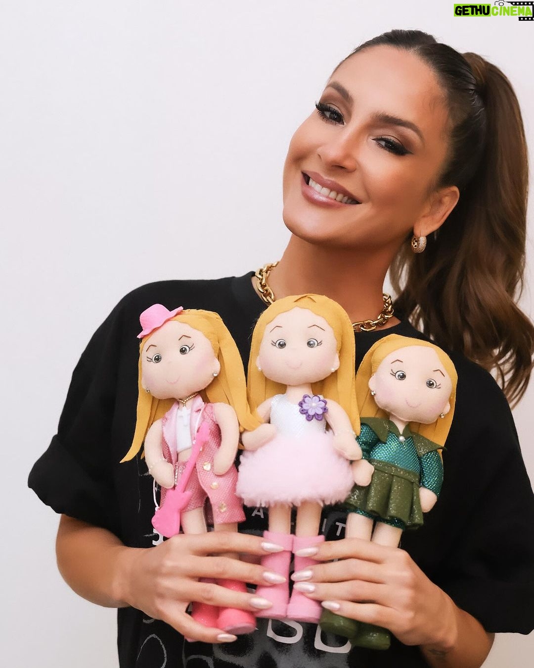 Claudia Leitte Instagram - 1. UAU, Ao Vivo 2. Copacabana 3. Axé Music Qual o seu favorito? Meus fãs me dão os melhores presentes🥹