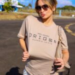 Claudia Leitte Instagram - Passando no seu feed para mostrar minha t-shirt da CL store 😍 link na bio. #tbt