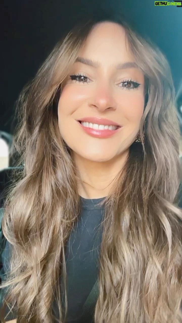 Claudia Leitte Instagram - Ai, gente! Tô amando esse cabelo! A menina tá toda se curtindo nessa sexta! ;)