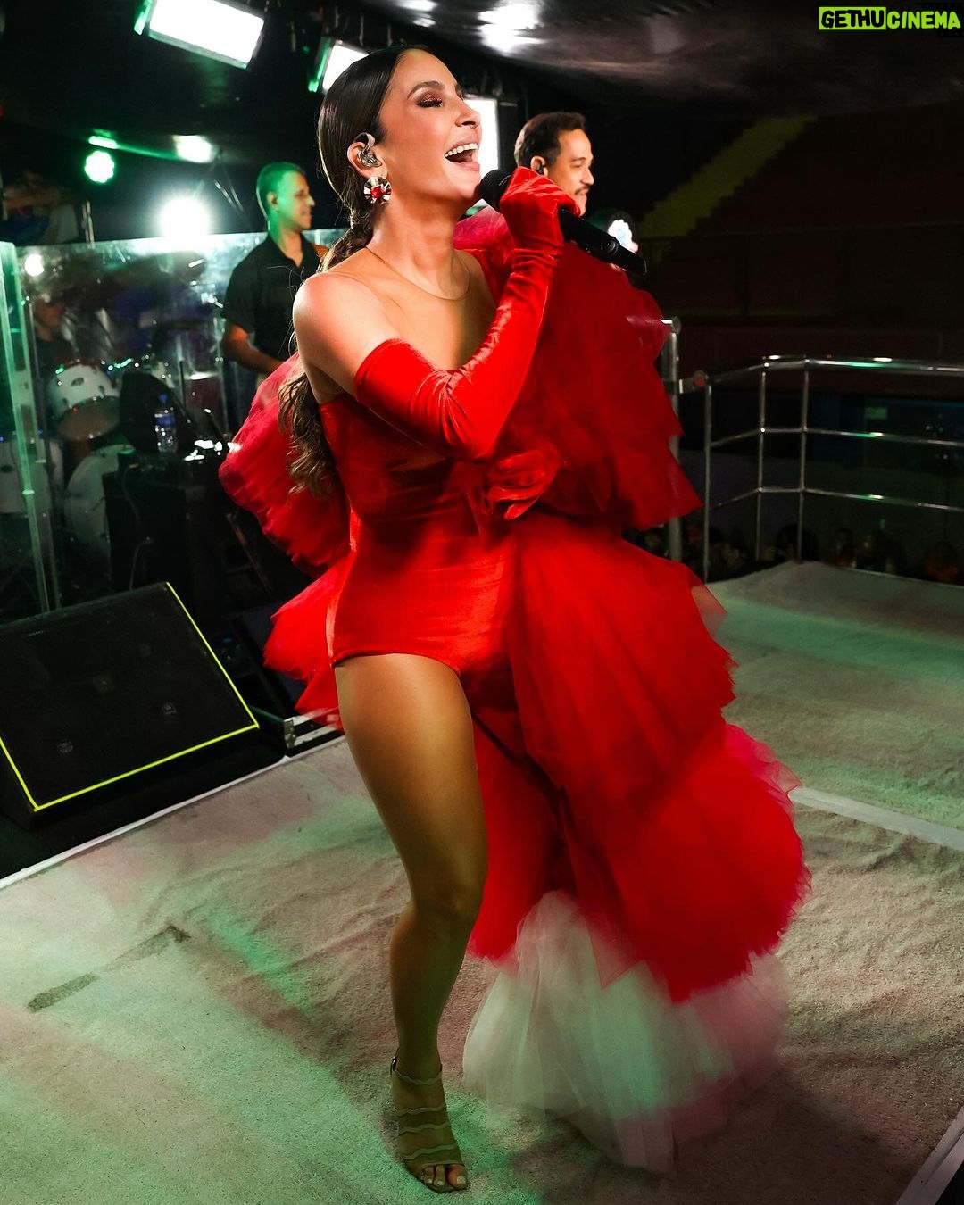 Claudia Leitte Instagram - Ainda sobre ontem, que noite linda foi essa, pessoal?! Muito obrigada, @folianopolis! Nosso encontro foi incrível. Floripa, te amo demais!!! 🤩🫶🏻