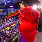Claudia Leitte Instagram – Ainda sobre ontem, que noite linda foi essa, pessoal?! Muito obrigada, @folianopolis! Nosso encontro foi incrível.
Floripa, te amo demais!!! 🤩🫶🏻