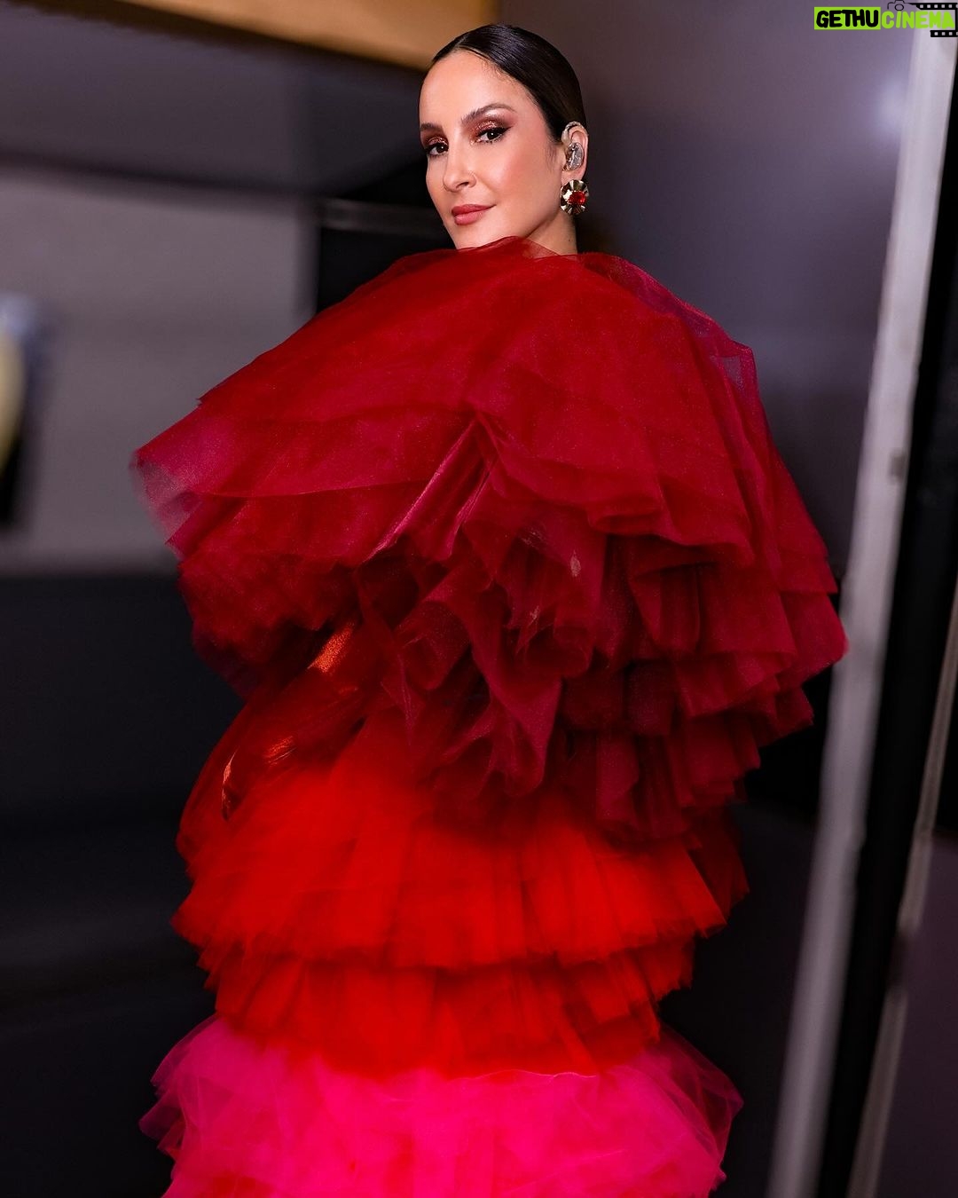 Claudia Leitte Instagram - Apaixonada por esse look! Afinal, um evento incrível pede uma produção mais que especial... 🤩 Foi massa, Folianópolis!