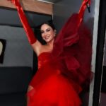 Claudia Leitte Instagram – Apaixonada por esse look!
Afinal, um evento incrível pede uma produção mais que especial… 🤩 Foi massa, Folianópolis!