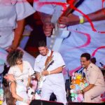Claudia Leitte Instagram - Ainda não recebi todas as fotos de ontem, mas, acordei ainda mais grata porque o #FluiSP foi espetacular! Sinto-me honrada em participar de um evento cujo objetivo principal é levar informação às pessoas através da arte. A água é um recurso precioso que sustenta a vida em nosso planeta e a música nos conecta de forma poderosa. Parabéns à @dancarmarketing por todo profissionalismo, pela criatividade e megaestrutura do evento! Muito obrigada pelo carinho! Foi incrível! #SABESP50Anos 💦