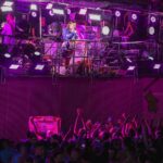 Claudia Leitte Instagram - Micareta Rio, o que falar desse show? 🤌🏽🥹 Que noite incrivel, cheia de alegria e emoção!!! Meu trio todo alegre🤩🧸💜… meu coração radiante, conectado a cada um de vocês! Foi mágico demais!!! Muito obrigada, @micaretasdasan! 🤩😍❤️ 📸: @nara