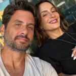 Claudia Leitte Instagram - Ele veio tirar uma foto. Eu fiz a pose. Ele achou que tava bom. Eu não achei. Mudei o quase nada. Ele não tava nem aí! Ele cansou da pose. Ele é lindo! Jesus! Eu me apaixonei por ele aos 13, na quadra da escola. Há 18 anos anos começamos a namorar sério… tão sério… mas a gente só faz rir. E quando eu não tô rindo, ele segura a onda… e eu quero segurar a onda dele quando ele achar que não tem motivos pra sorrir.