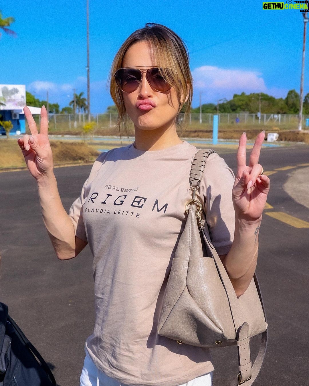 Claudia Leitte Instagram - Passando no seu feed para mostrar minha t-shirt da CL store 😍 link na bio. #tbt