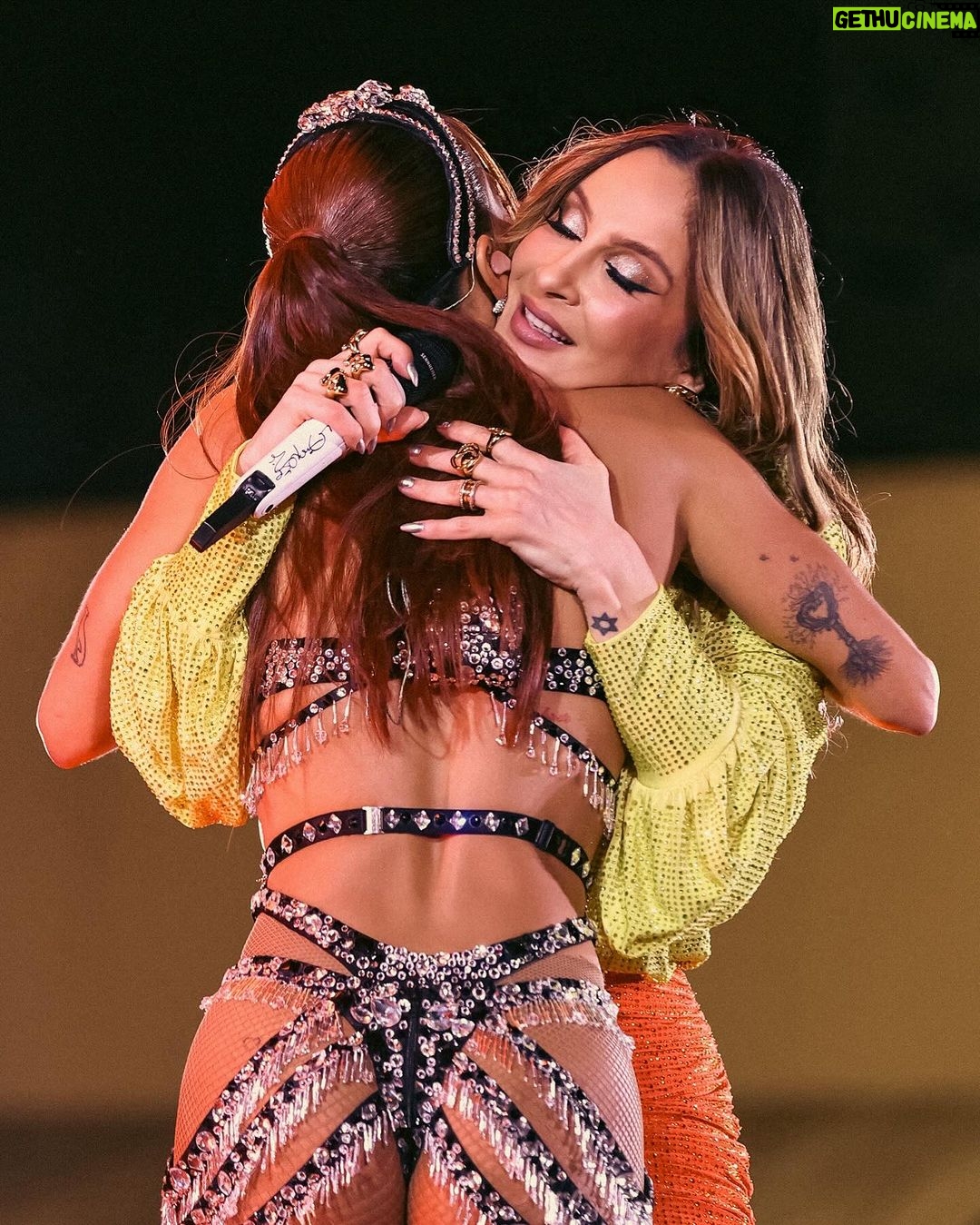 Claudia Leitte Instagram - Beijinhos, abraços e Liquitiqui nela! ♥️