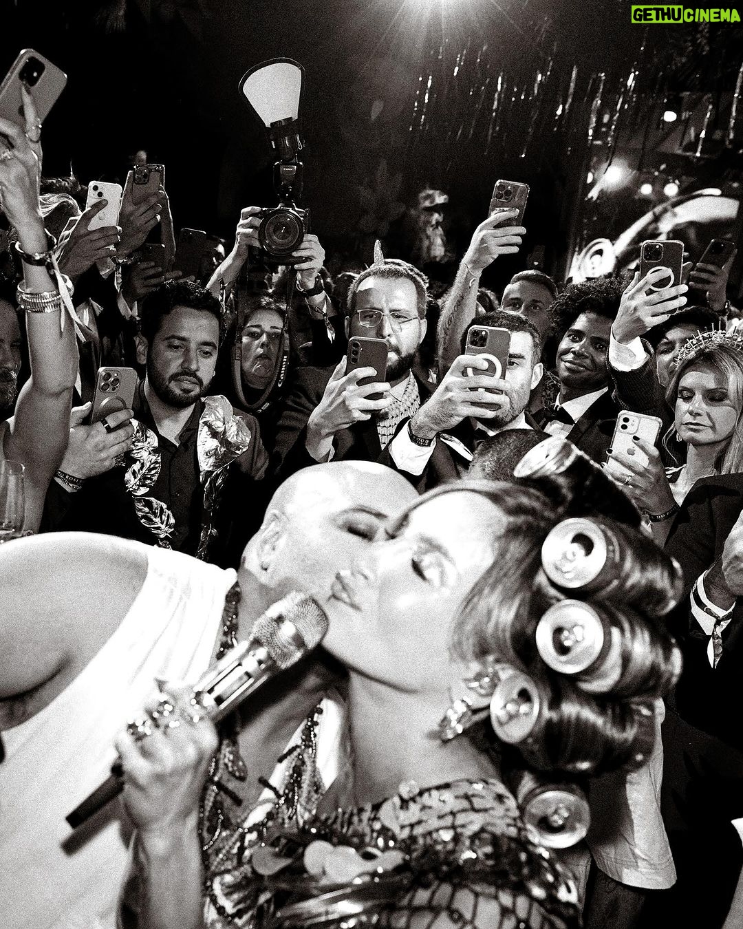 Claudia Leitte Instagram - Comecei meu #carnaval na noite de ontem, no hotel mais maravilhoso do mundo. A primeira edição do @bailedorosewood foi incrível! O show foi uma delícia, convidados espetaculares, energia única! O melhor baile de carnaval que já fui na vida!