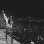 Claudia Leitte Instagram - Comecei a arrumar as fotos pra postar, mas, fui perdendo a paciência com a cronologia. 🤭 Essa semana foi um carnaval Nordestino PERFEITO! No post eu tenho registros de Goiana e Pedra Grande, mas, não bastasse passar, respectivamente, em Pernambuco e no Rio Grande Do Norte, fui agraciada pelo amor da Paraíba e luz de Alagoas. Obrigada, Senhor! Ps. Tô cantando uns clássicos inusitados no #BarzinDaClaudinha, momento que rola no meio do show, e quero uma sugestão sua. Manda aí nos comentários, por favor!