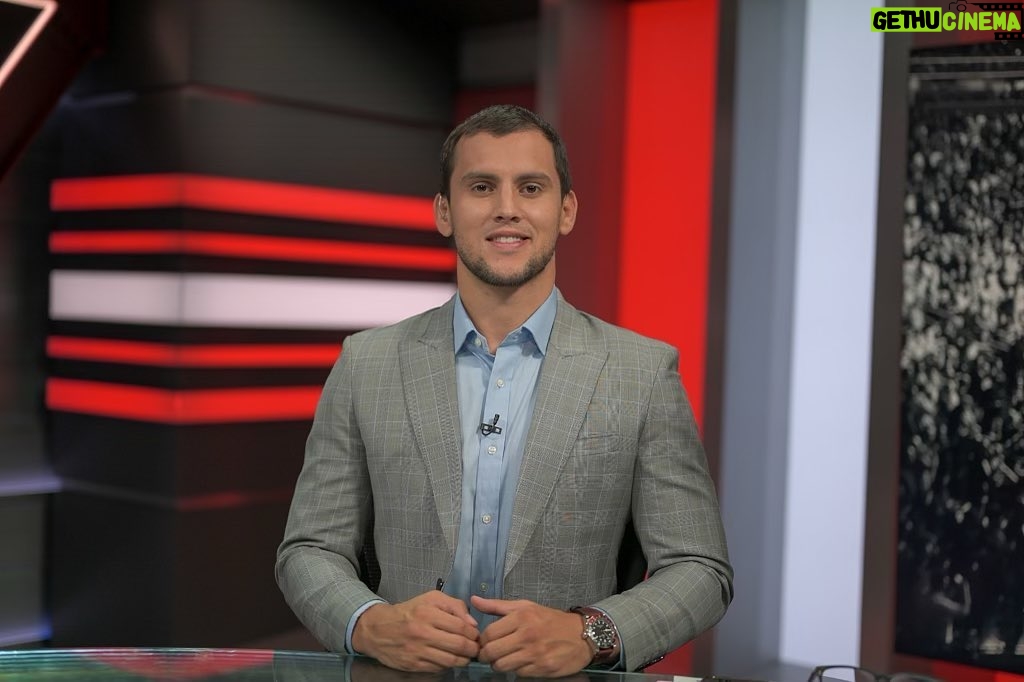 Claudio Puelles - 3.9K Likes - Ya en transmisión para #UFCParis, cartelera histórica.
@ufcespanol
@sponzinibbiomma
@victordavilaufc
#PrinceOfPeru #ArribaPeru