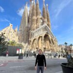 Claudio Puelles Instagram - Caminando en Barcelona me encontré esto😝 #Gaudi Sagrada Familia, Barcelona