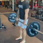 Claudio Puelles Instagram - Dia de resistencia: dos ejercicios, 5 repeticiones uno tras otro por 10 min sin descanso fue el bloque principal de hoy. Dejandolo todo en el gimnasio 💪🏼