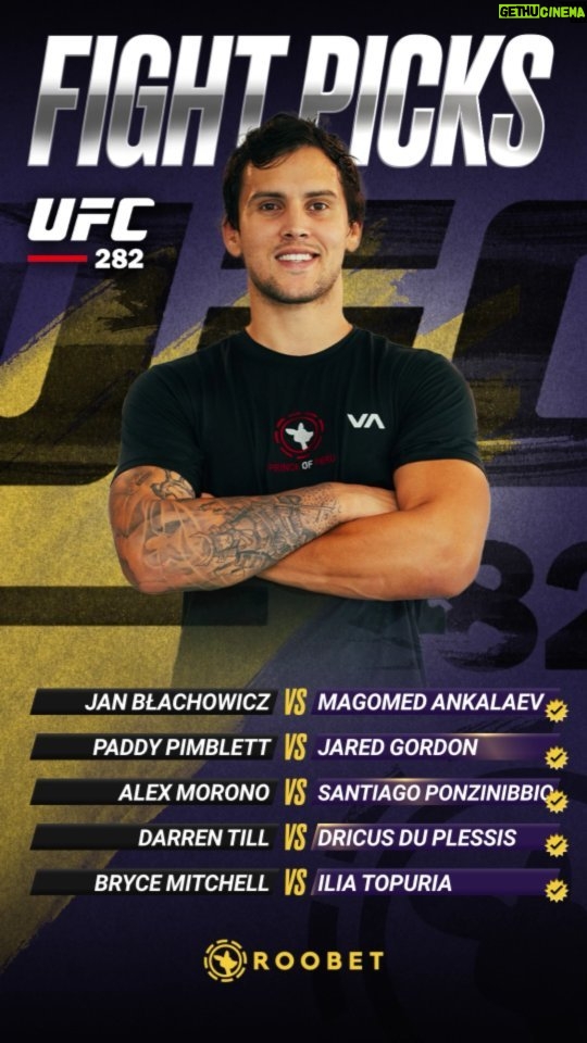 Claudio Puelles Instagram - ✅ ¡Estos son mis picks de peleas para el #UFC282! ¿Vas a apostar conmigo o en mi contra? 🤔 💸 Haz tus apuestas en @Roobet, clickeando el enlace de mi biografía o ingresando a http://Roobet.com para hacer tus apuestas del UFC 282 ahora.🦘 No te olvides que ahora puedes depositar con OXXO! Asegúrate de usar mi código promocional "PUELLES” para obtener acceso instantáneo al programa Roowards, que te devuelve algo de dinero por todas tus apuestas realizadas en todo el sitio en http://Roobet.com👊🏼 #ClaudioPuelles #PrinceOfPeru #roobet #UFC282 Miami, Florida