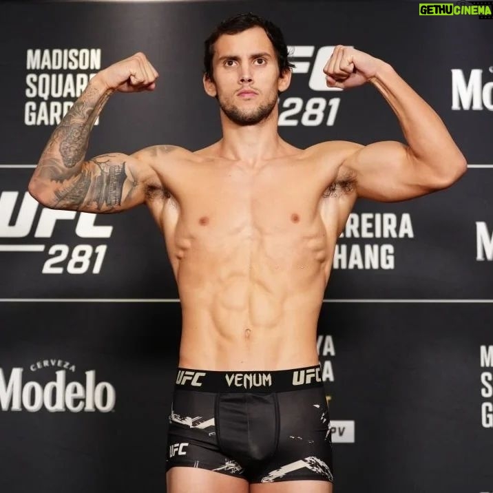 Claudio Puelles - 11K Likes - 155,2 lbs. ⚖️✔️
Mañana lo damos todo! 💪🏽🇵🇪
#ClaudioPuelles #PrinceofPeru #UFC281 #ArribaPeru #newyork #weighin #lightweight